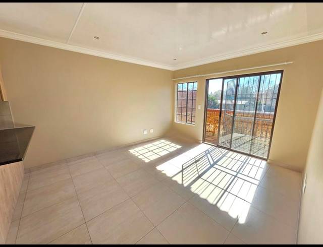 2 BEDROOM TOWNHOUSE FOR SALE IN MEYERTON CENTRAL